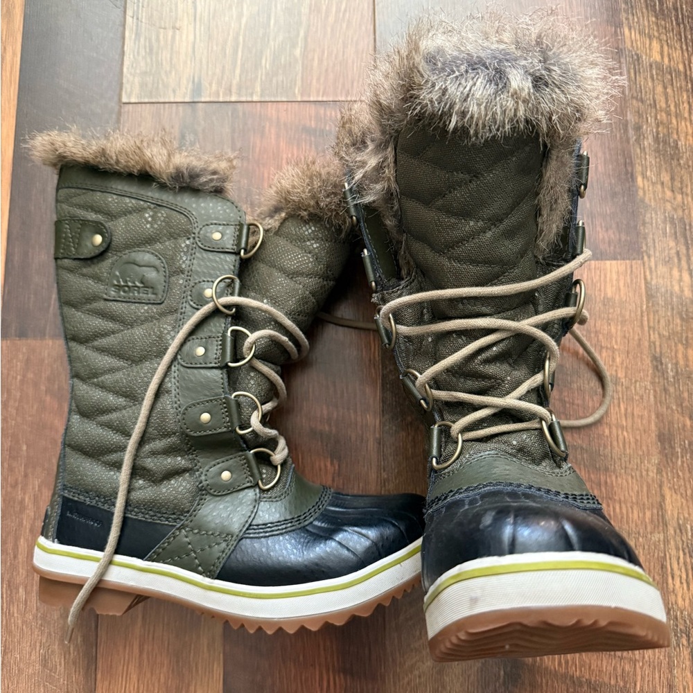 Sorel Tofino II Waterproof Green and Black Winter Boots with Faux Fur